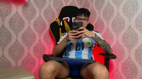 Ithan and Leo online show from November 2025 11:49:02 PM