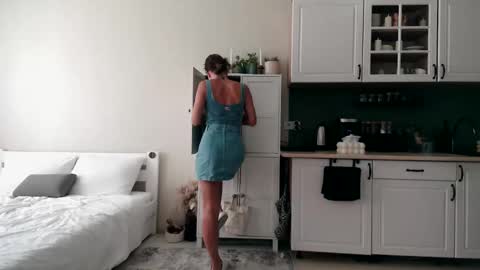 Mia online show from September 2025 11:09:01 AM