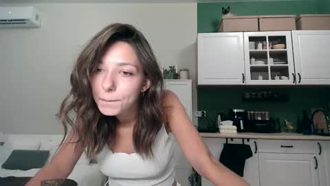 Mia online show from September 2025 04:08:01 PM