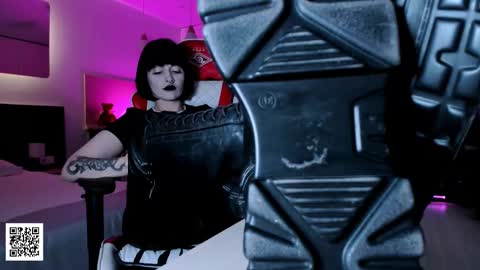 Snapshot of the_inamorata chatting on October 2025 09:23:01 PM Goddess Misha online show from October 2025 09:23:01 PM