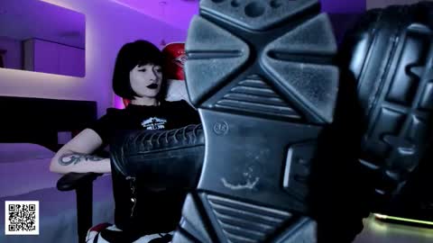 Snapshot of the_inamorata chatting on October 2025 09:16:01 PM Goddess Misha online show from October 2025 09:16:01 PM