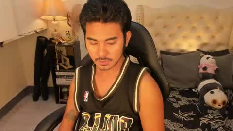 Snapshot of the_killian_jones chatting on November 2025 01:25:02 PM ken online show from November 2025 01:25:02 PM