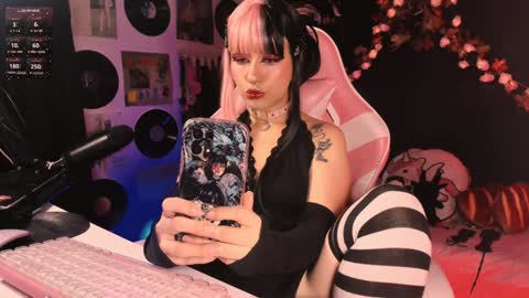Snapshot of the_kitty_roxy chatting on December 2024 07:26:02 AM ... ... online show from December 2024 07:26:02 AM