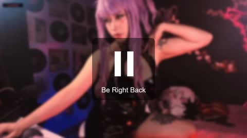 Snapshot of the_kitty_roxy chatting on December 2024 07:04:02 AM ... ... online show from December 2024 07:04:02 AM