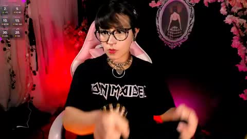 Snapshot of the_kitty_roxy chatting on April 2026 05:47:02 AM ... ... online show from April 2026 05:47:02 AM