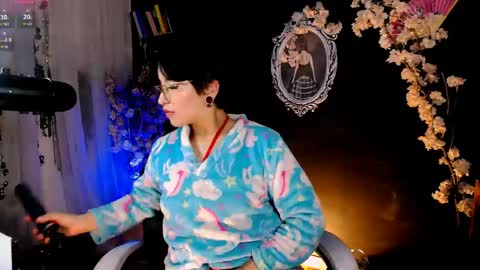 Snapshot of the_kitty_roxy chatting on May 2026 03:22:01 AM ... ... online show from May 2026 03:22:01 AM