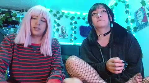 Snapshot of the_lesbian_game chatting on January 2025 07:51:02 AM the_lesbian_game online show from January 2025 07:51:02 AM