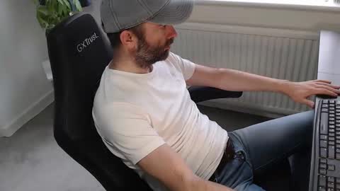 Snapshot of the_sensual_masturwait chatting on October 2025 08:50:02 AM the_sensual_masturwait online show from October 2025 08:50:02 AM