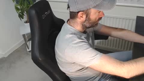 Snapshot of the_sensual_masturwait chatting on October 2025 06:25:01 AM the_sensual_masturwait online show from October 2025 06:25:01 AM