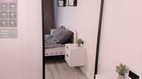Snapshot of the_truewoman_show chatting on January 2025 04:47:01 AM My name is Cynthia and Im very happy to see you in my sweet room online show from January 2025 04:47:01 AM