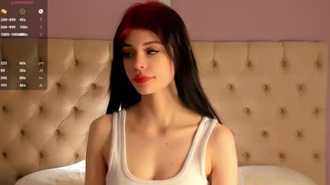 Snapshot of the_truewoman_show chatting on February 2025 04:20:01 PM My name is Cynthia and Im very happy to see you in my sweet room online show from February 2025 04:20:01 PM