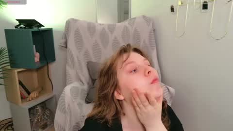 Snapshot of the_virg1n_marie chatting on June 2026 05:32:02 AM The Rosemarie I Wed FriSun 1 AM 9 AM EDT online show from June 2026 05:32:02 AM