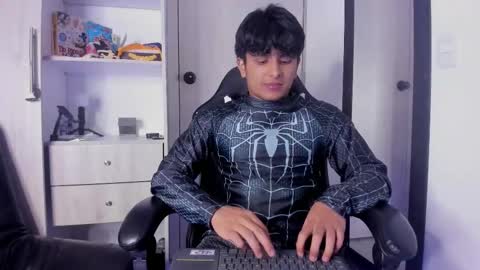 Snapshot of the_weed_guys chatting on October 2025 01:18:01 AM Danny online show from October 2025 01:18:01 AM