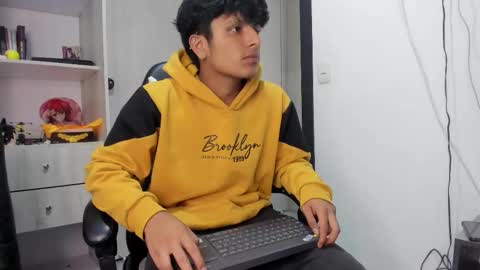 Snapshot of the_weed_guys chatting on November 2025 11:49:02 PM Danny online show from November 2025 11:49:02 PM