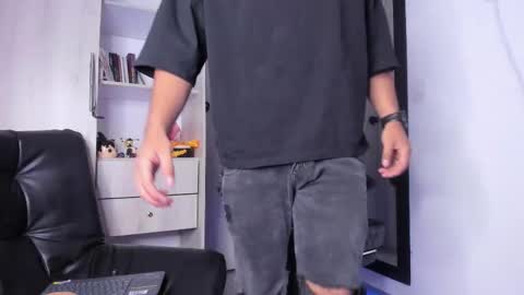 Snapshot of the_weed_guys chatting on November 2025 10:52:02 PM Danny online show from November 2025 10:52:02 PM