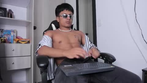 Snapshot of the_weed_guys chatting on November 2025 01:16:01 AM Danny online show from November 2025 01:16:01 AM