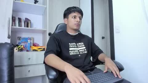 Snapshot of the_weed_guys chatting on November 2025 01:30:01 AM Danny online show from November 2025 01:30:01 AM