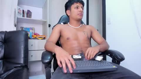 Snapshot of the_weed_guys chatting on December 2025 05:13:01 AM Danny online show from December 2025 05:13:01 AM