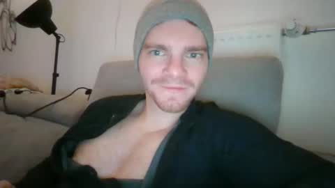 Snapshot of thebatguuy chatting on December 2024 11:01:02 PM thebatguuy online show from December 2024 11:01:02 PM