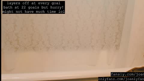 Snapshot of thecamwoman chatting on November 2025 09:08:01 PM Joan online show from November 2025 09:08:01 PM