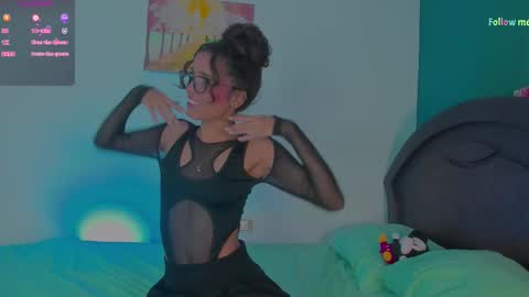 Max  Sophie online show from November 2025 07:21:01 AM