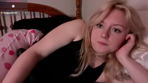 Snapshot of thedancingalien chatting on May 2026 04:18:02 AM Kassandra Grant online show from May 2026 04:18:02 AM