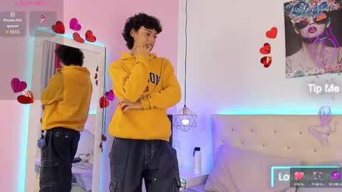 Snapshot of thedoll_ethan chatting on October 2025 08:06:02 PM ethan online show from October 2025 08:06:02 PM