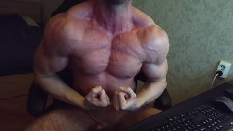 Snapshot of thefitgiant chatting on January 2025 06:03:02 PM Vince online show from January 2025 06:03:02 PM