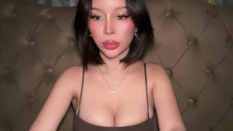 Elle  dont forget to folloW me and thumbs up online show from May 2026 04:02:02 PM