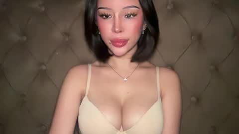 Elle  dont forget to folloW me and thumbs up online show from May 2026 06:09:01 AM