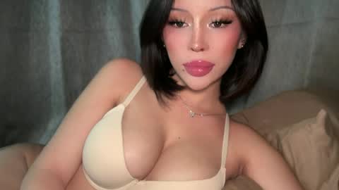 Elle  dont forget to folloW me and thumbs up online show from June 2026 08:51:02 PM