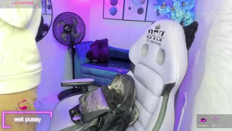 Snapshot of theia_moon_ chatting on September 2025 12:21:01 PM Theia online show from September 2025 12:21:01 PM