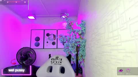 Snapshot of theia_moon_ chatting on November 2025 12:37:02 PM Theia online show from November 2025 12:37:02 PM