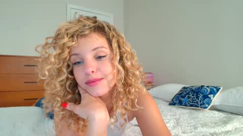 Snapshot of theislandgirl chatting on February 2025 10:14:01 PM Lily Marie online show from February 2025 10:14:01 PM