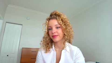 Snapshot of theislandgirl chatting on February 2025 07:08:02 PM Lily Marie online show from February 2025 07:08:02 PM