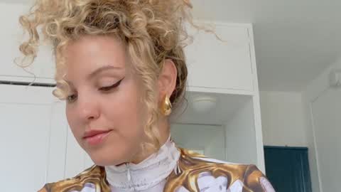 Lily Marie online show from May 2026 03:27:01 PM