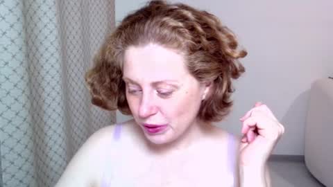 Ella online show from October 2025 08:42:01 AM