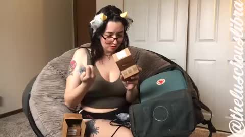 Snapshot of thelusciouslibra chatting on January 2025 07:42:01 PM thelusciouslibra online show from January 2025 07:42:01 PM