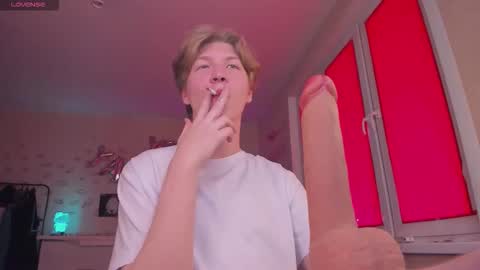 Snapshot of themikesever chatting on October 2025 07:07:01 AM Sever online show from October 2025 07:07:01 AM