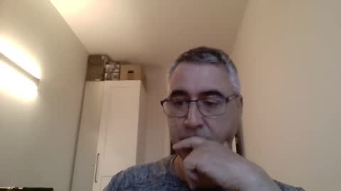 Snapshot of themohican chatting on April 2026 06:19:01 PM Themohican online show from April 2026 06:19:01 PM