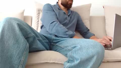 Snapshot of themonarchgoat chatting on October 2025 06:03:02 AM TheMonarchGoat online show from October 2025 06:03:02 AM