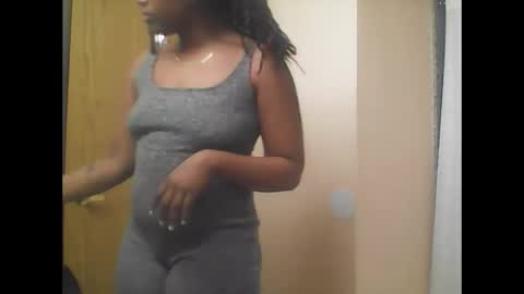 Snapshot of thenaturalgoddess chatting on February 2025 04:04:01 AM TheNaturalGoddess online show from February 2025 04:04:01 AM