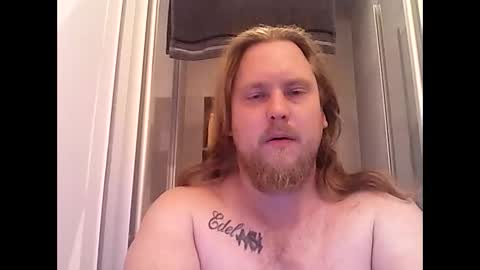 Snapshot of thenewdude1992 chatting on October 2025 09:15:01 PM thenewdude1992 online show from October 2025 09:15:01 PM