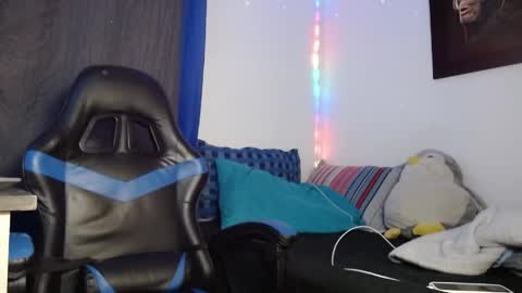 theo_levis online show from April 2026 06:00:02 AM