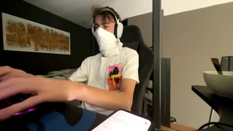 Snapshot of theothede19cm chatting on October 2025 10:48:01 AM theothede19cm online show from October 2025 10:48:01 AM