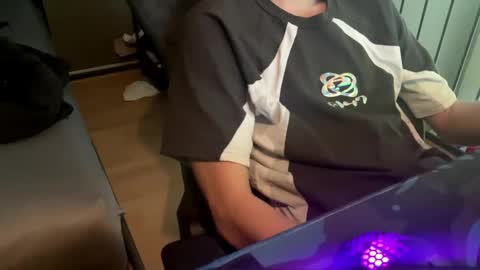 Snapshot of theothede19cm chatting on November 2025 09:10:01 AM theothede19cm online show from November 2025 09:10:01 AM