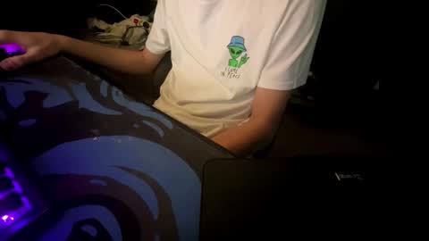 Snapshot of theothede19cm chatting on November 2025 03:01:02 PM theothede19cm online show from November 2025 03:01:02 PM