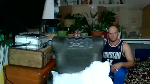 Snapshot of theoutfitter chatting on February 2025 04:14:02 AM MISTERPOWERS online show from February 2025 04:14:02 AM