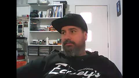 Snapshot of theozbeardguy chatting on May 2026 01:33:02 AM aussiebeard online show from May 2026 01:33:02 AM