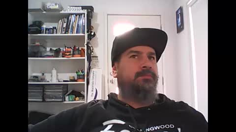 Snapshot of theozbeardguy chatting on May 2026 12:39:02 AM aussiebeard online show from May 2026 12:39:02 AM